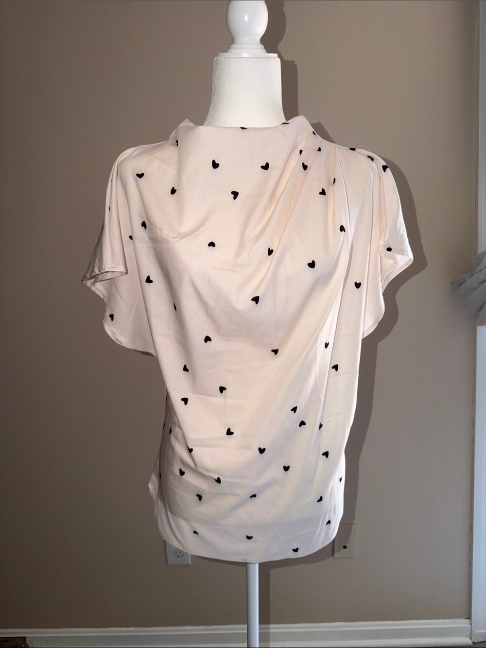 SHEIN Cream Short-Sleeve Heart Print Drape Top